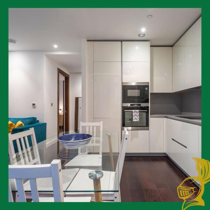 The Embassy Two Bedrooms Devereux Residences Apartamento Londres